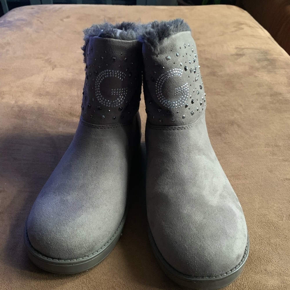 Size 8 1/2 CBG snow boots, brand new!